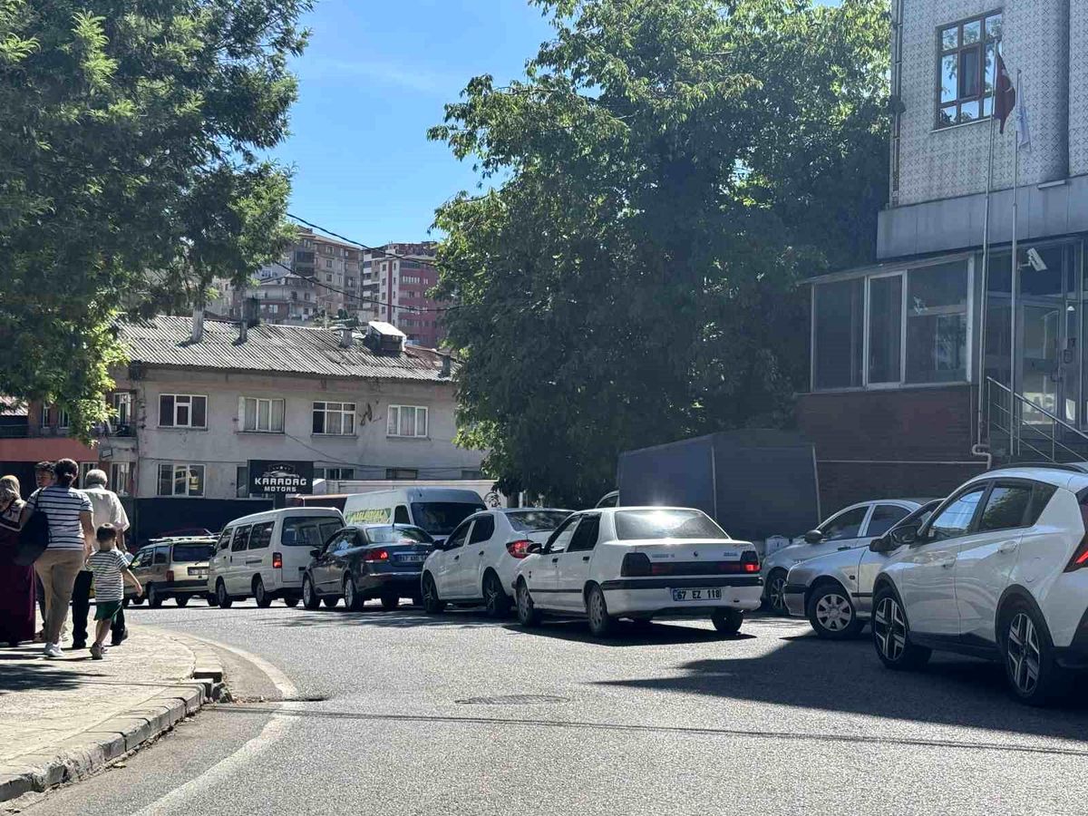 Zonguldak\'ta Trafik Çilesi Sürekleniyor