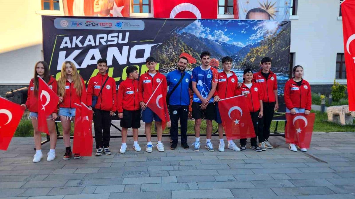 Tunceli'de Akarsu Kano Slalom Kupası Başladı
