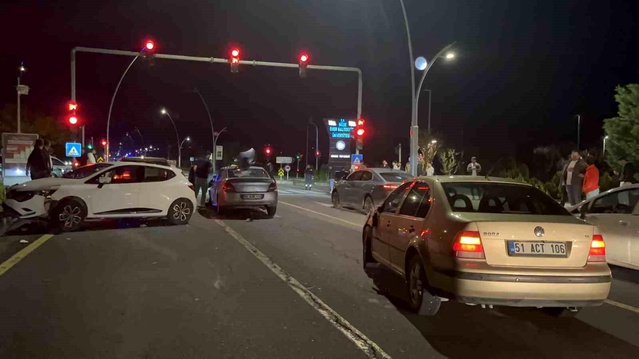 Niğde’de Zincirleme Kaza: 2 Yaralı