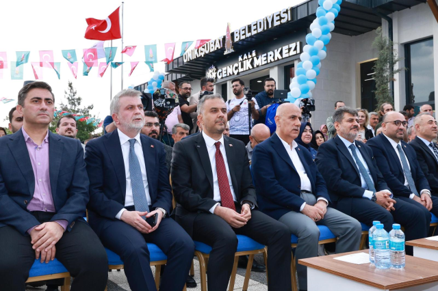 Onikişubat'ta Kale Gençlik Merkezi törenle hizmete açıldı