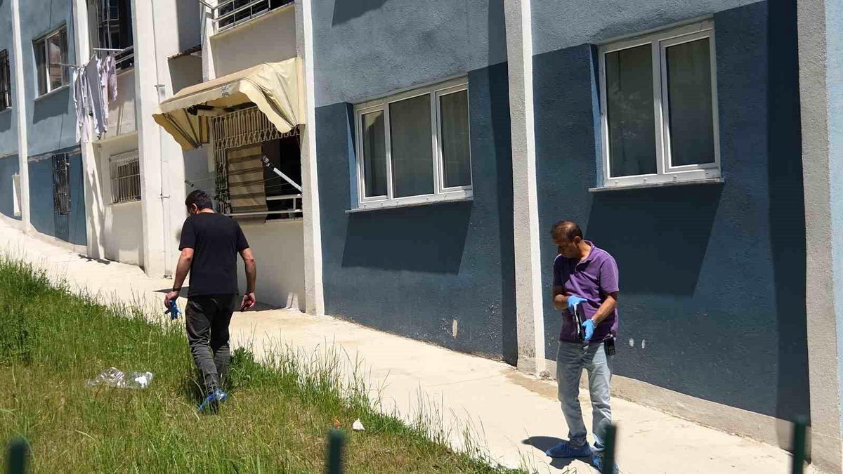 Samsun\'da Pencereden Düşen Adam Yaralandı