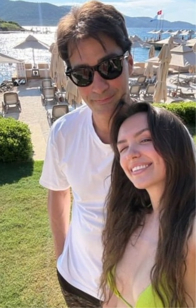 Sarp Levendoğlu ve Felicia Sağnak tatilde! 16 yaş küçük sevgilisiyle aşka geldi
