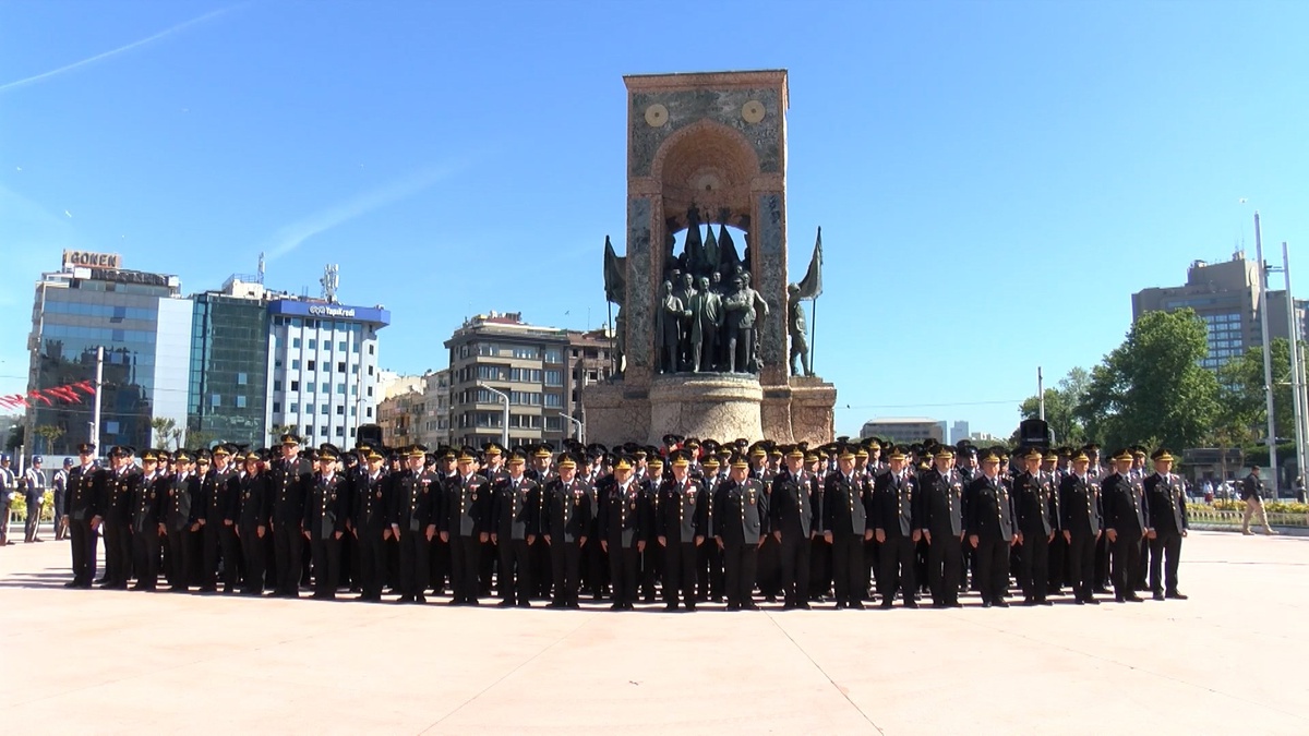Jandarma\'nın 187. yılı Taksim\'de kutlandı