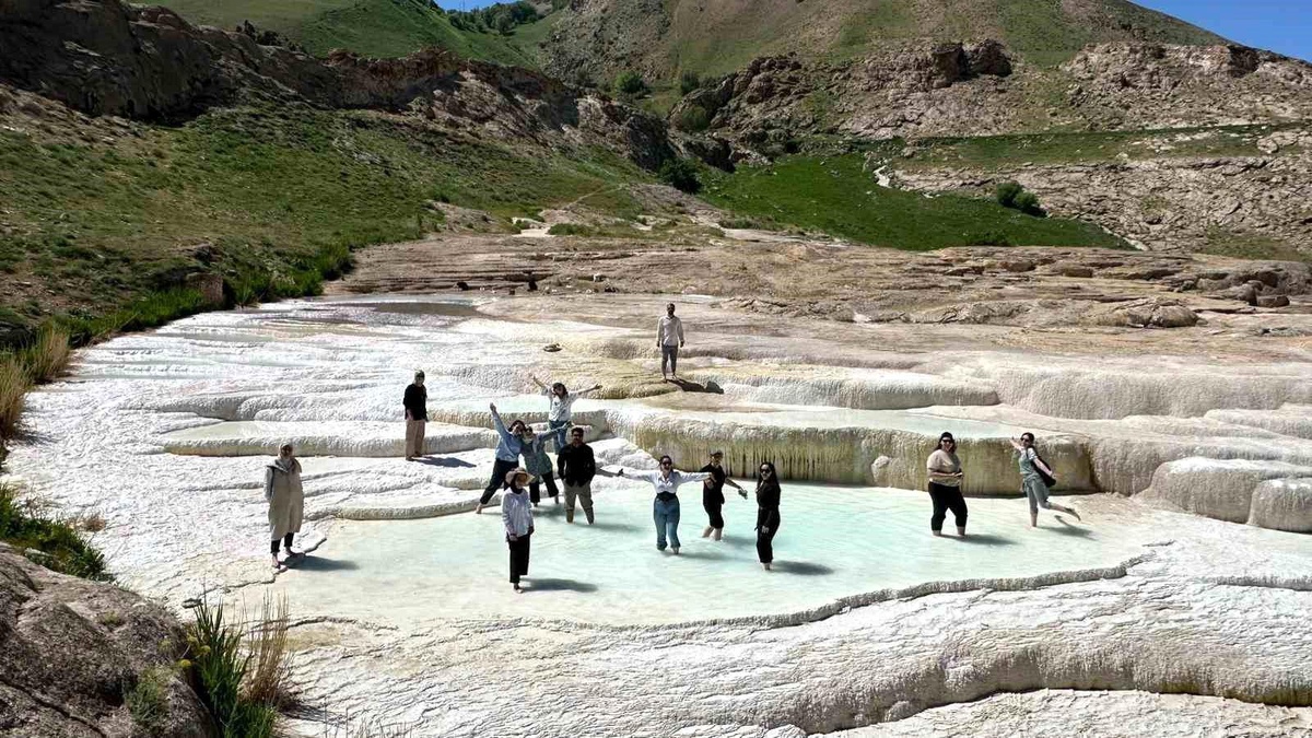 Hakkari\'nin Doğa Harikaları İlgi Çekiyor
