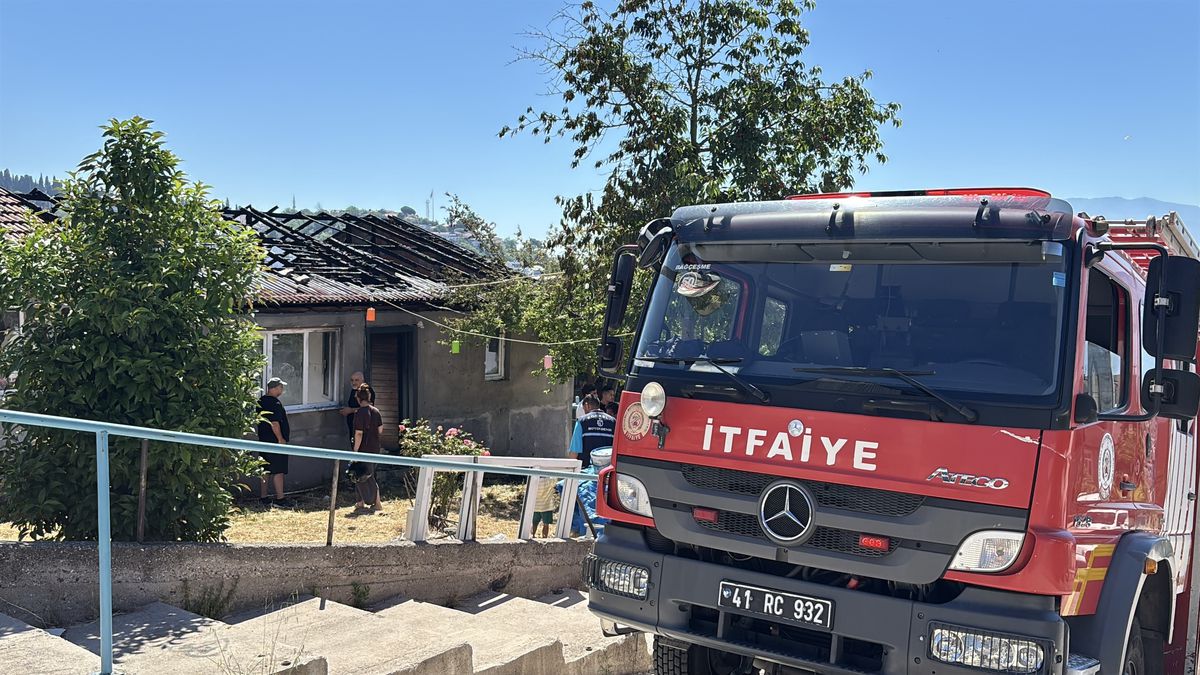 İzmit\'te Ev Yangını: Madde Bağımlısı Kaçtı