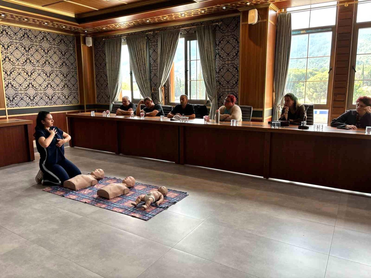 Yunusemre Belediyesi personeline ilkyardım eğitimi