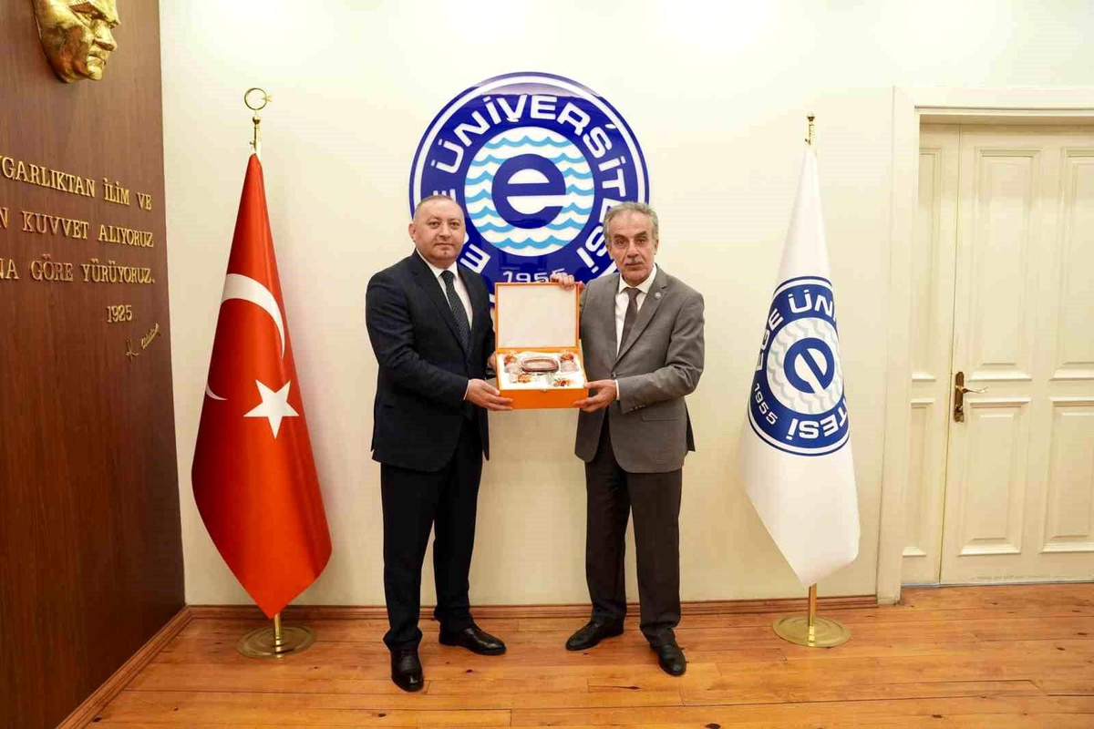 Azerbaycan Rektörü Ege Üniversitesi\'ni Ziyaret Etti