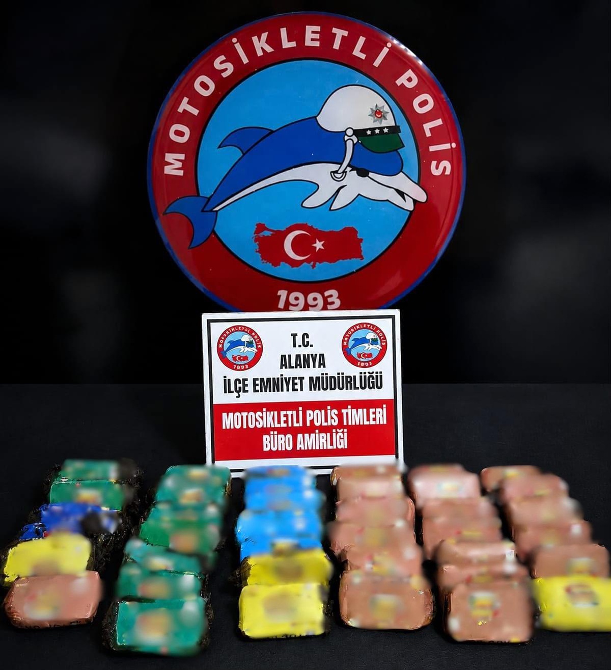 Alanya\'da Motosikletten 4 Kilo Esrar Çıktı
