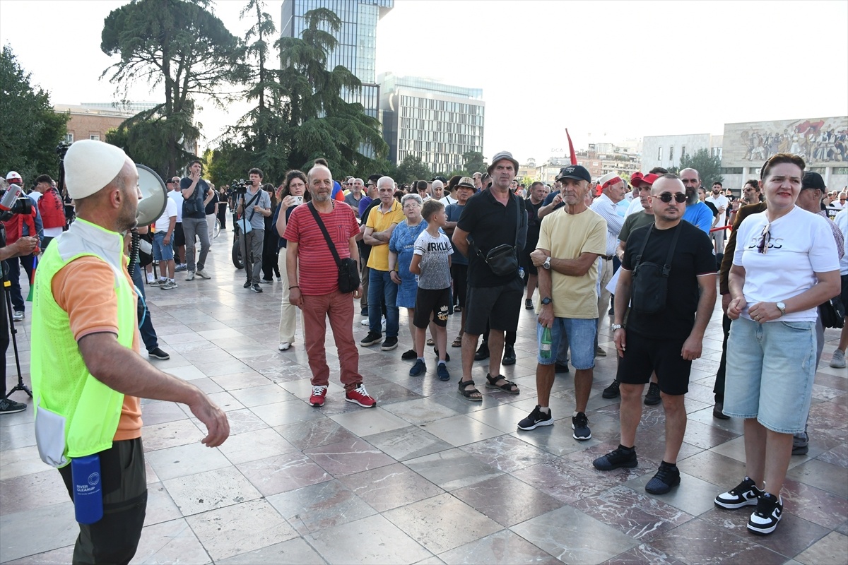 Tiran\'da Trump\'a bağlı turizm projesi protestosu 17 gündür sürüyor