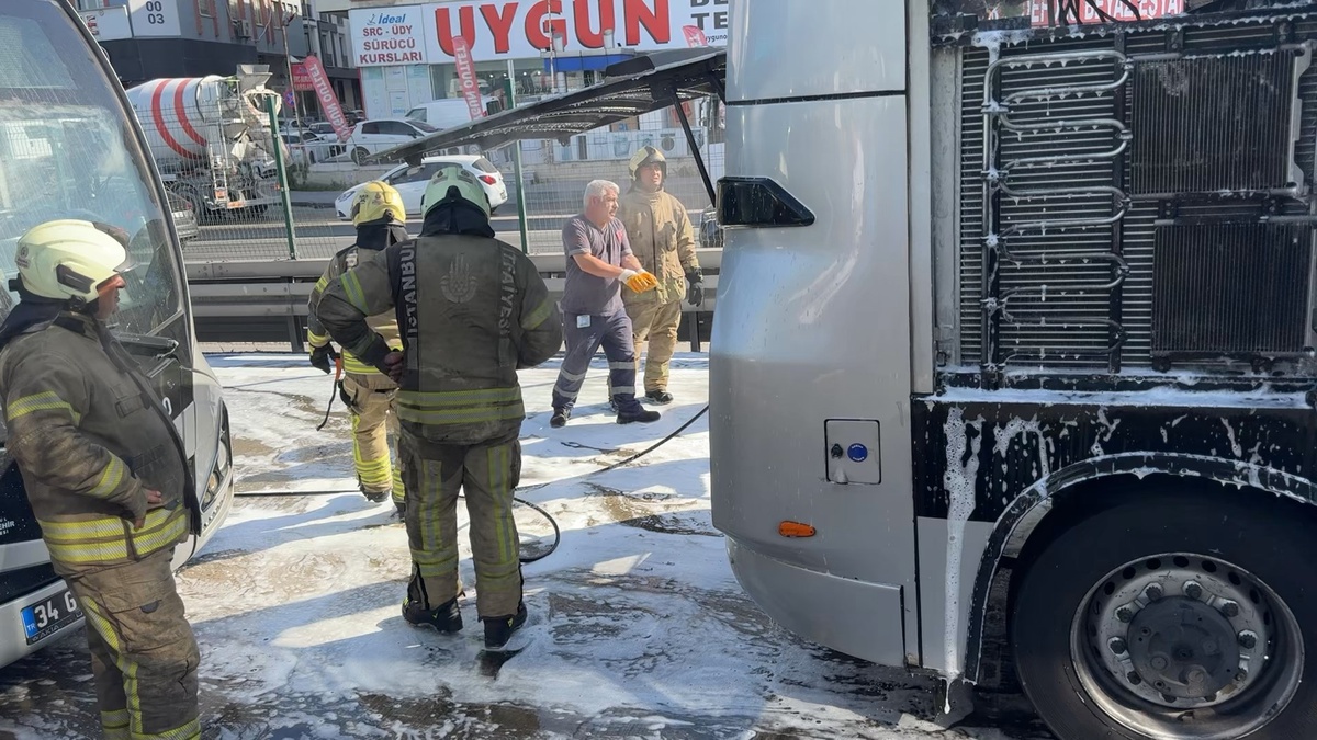 Metrobüste Yangın Paniği