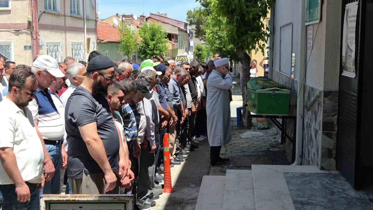 Eskişehir\'de geri manevra faciası: 86 yaşındaki Ayşe Portakal hayatını kaybetti