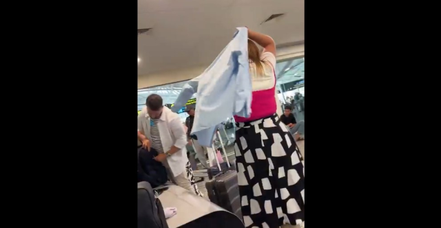 Bagaj ücretinden kaçmak için yaptığı şey herkesi şaşırttı: Hafiflesin diye üst üste giydi