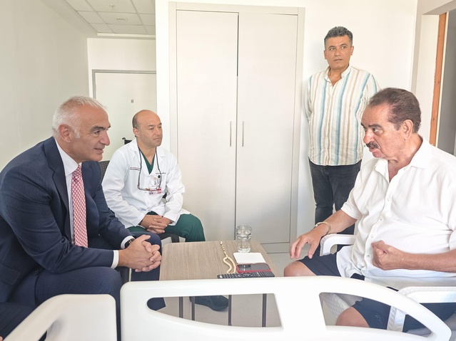 Bakan Ersoy’dan İbrahim Tatlıses’e geçmiş olsun ziyareti