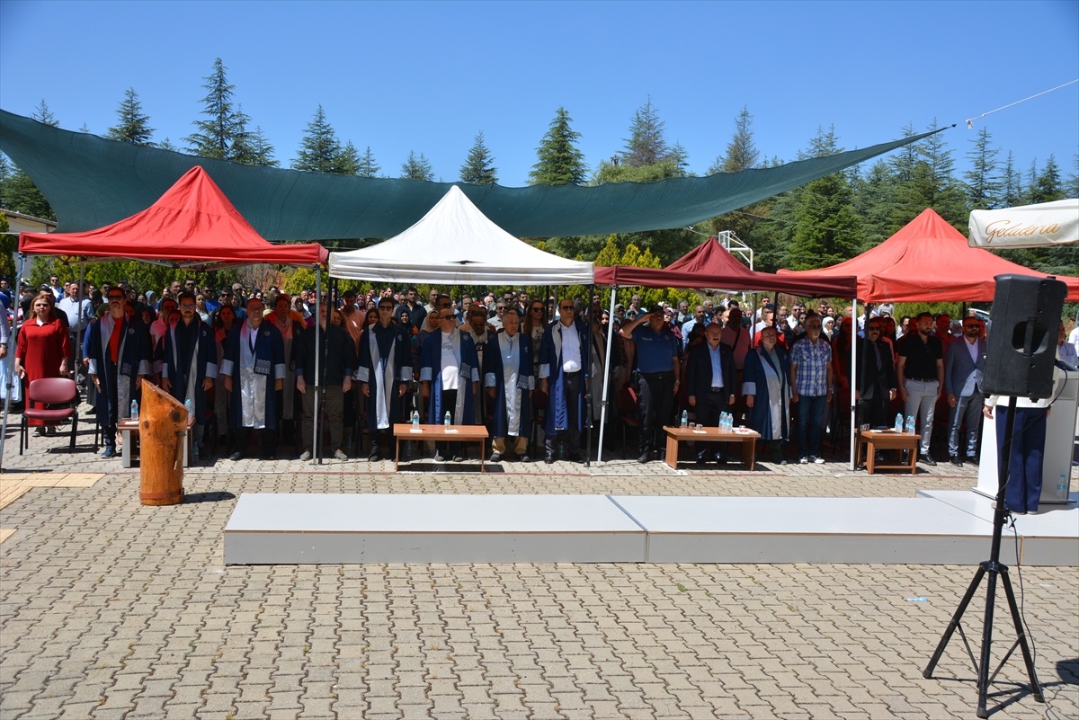 Uşak Üniversitesi\'nde Mezuniyet Sevinci