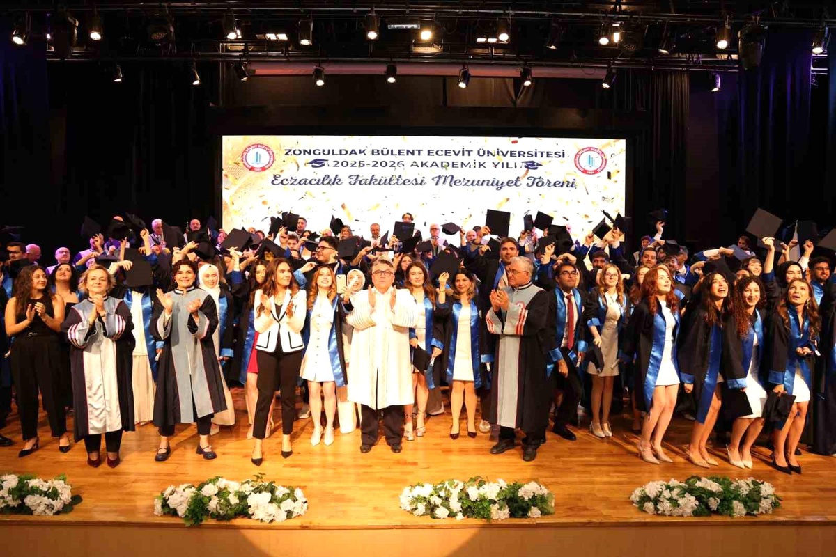 BEÜ Eczacılık Fakültesi Mezuniyet Coşkusu