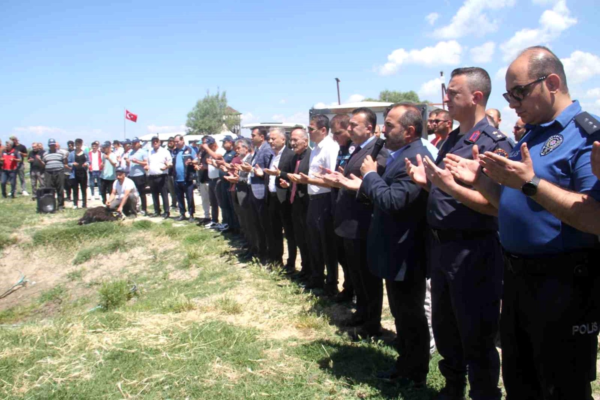 Beyşehir Gölü\'nde balıkçılar yeni av sezonunu "vira bismillah" diyerek açtı