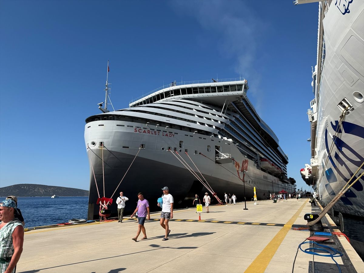 Bodrum\'a İki Kruvaziyer Gemisi Geldi