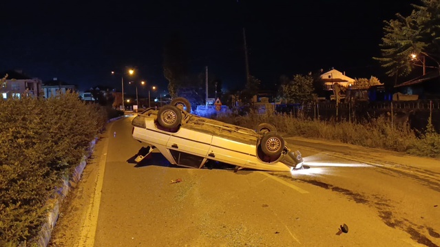 İnegöl’de Takla Atan Araçta Sürücü Yaralandı