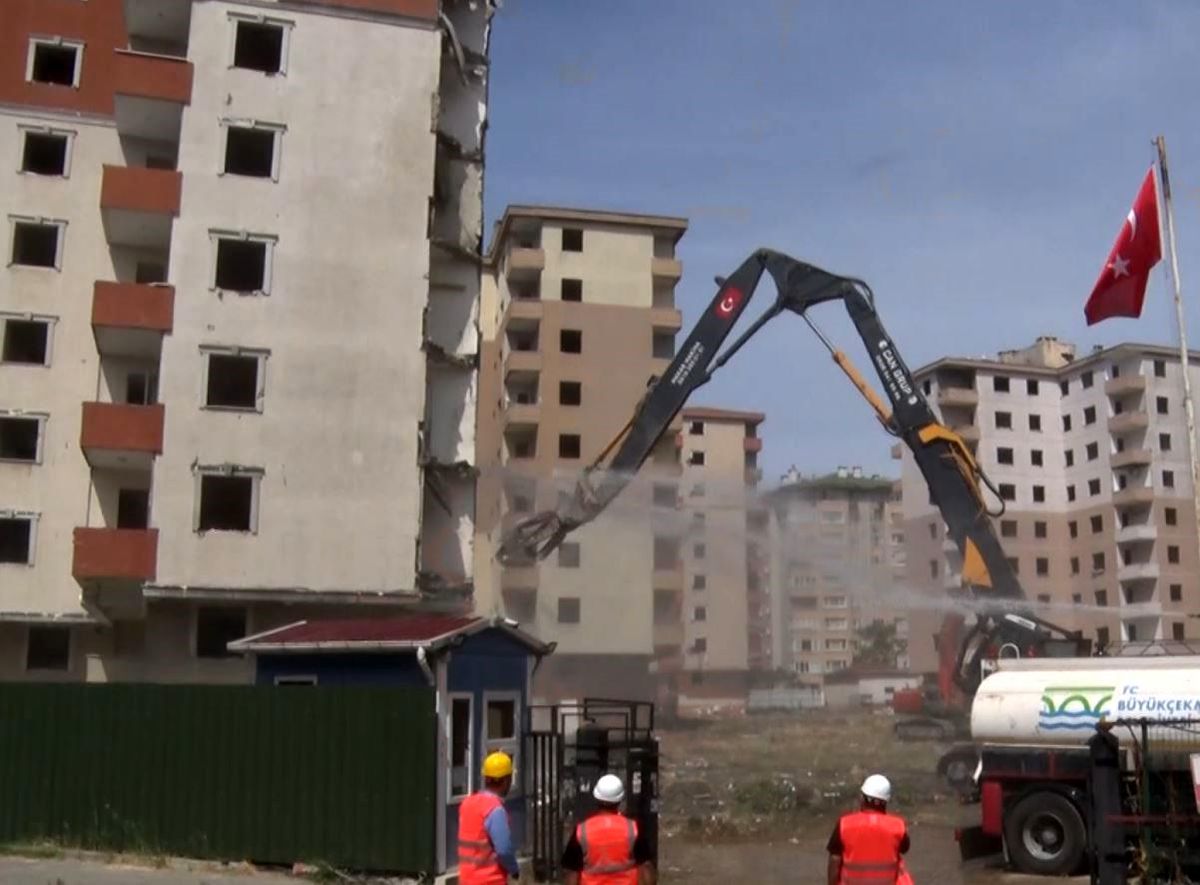 Büyükçekmece\'de depremde yıkılma riski bulunan 36 yıllık sitede kentsel dönüşüm