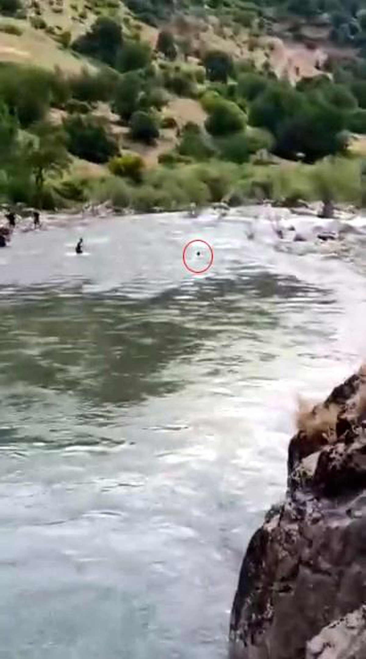 Bingöl\'de Akıntıya Kapılan Genç Aranıyor