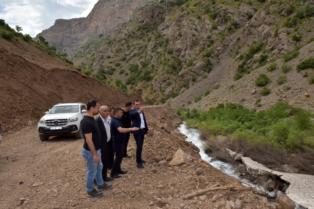 Hakkari\'de Su Projesi İçin Yol Çalışmaları