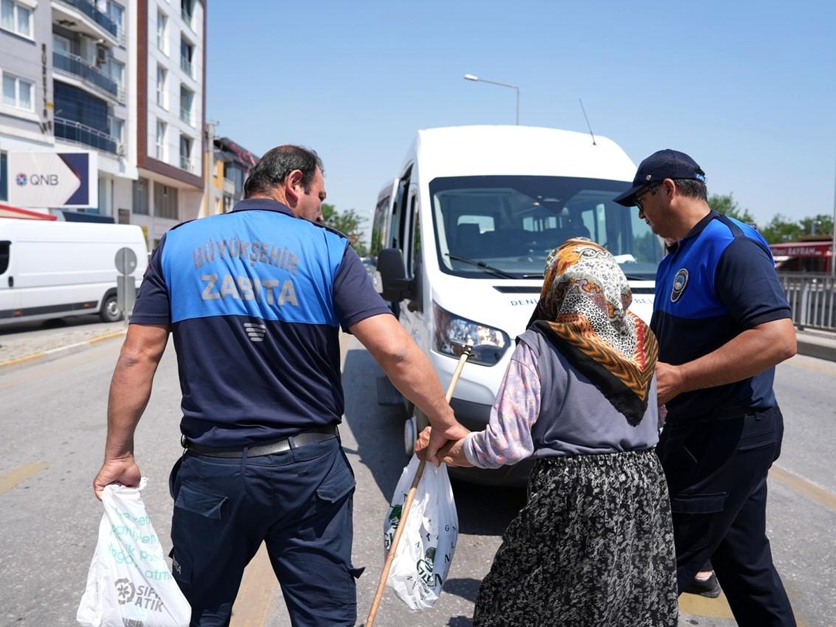 Denizli Büyükşehir zabıtası dilencilere geçit vermiyor