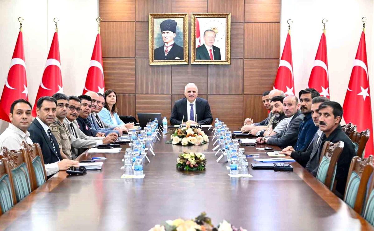 Diyarbakır\'da anız yangınlarının önlenmesine yönelik toplantı