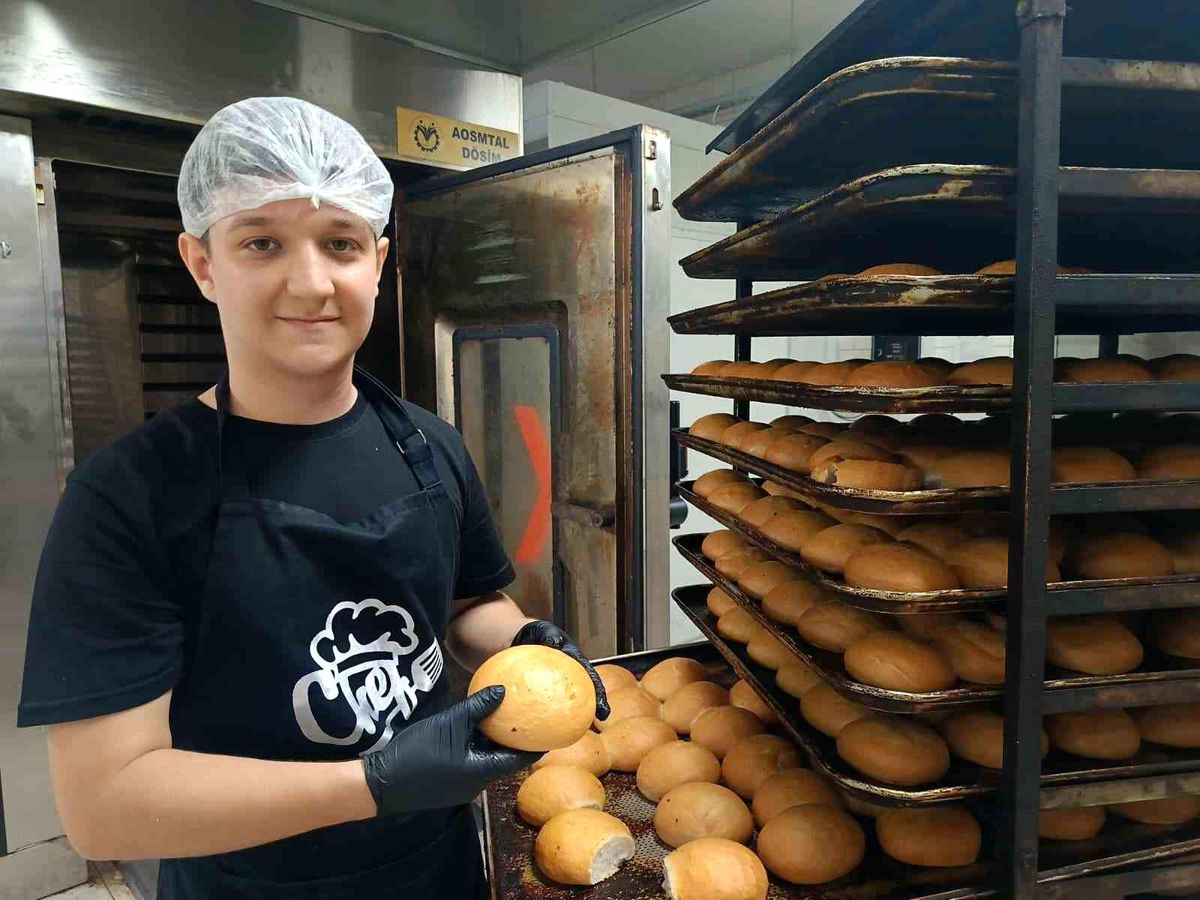 Edirne\'de Öğrenciler Ekmeğini Üretiyor