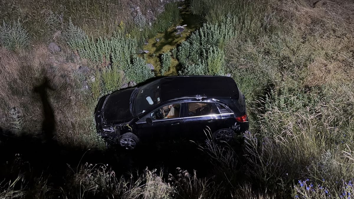 Karakoçan\'da SUV Devrildi: 3 Yaralı
