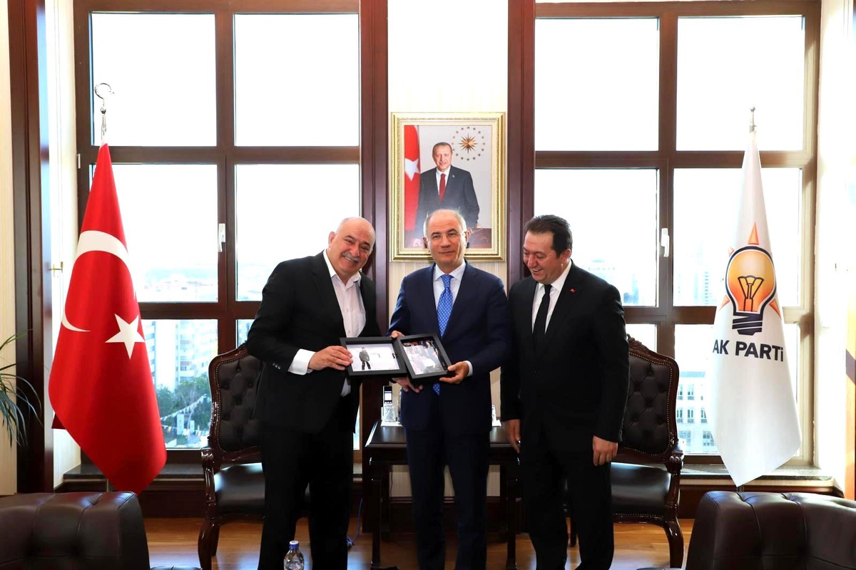 Gazeteci Bakırcı\'dan Ala\'ya sürpriz fotoğraf hediyesi