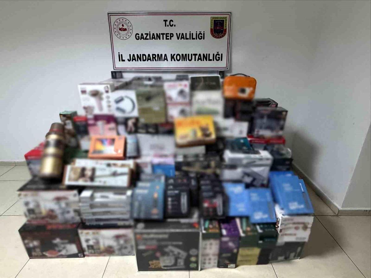 Gaziantep\'te dev kaçakçılık operasyonu: 2 milyon 100 bin TL değerinde eşya ele geçirildi