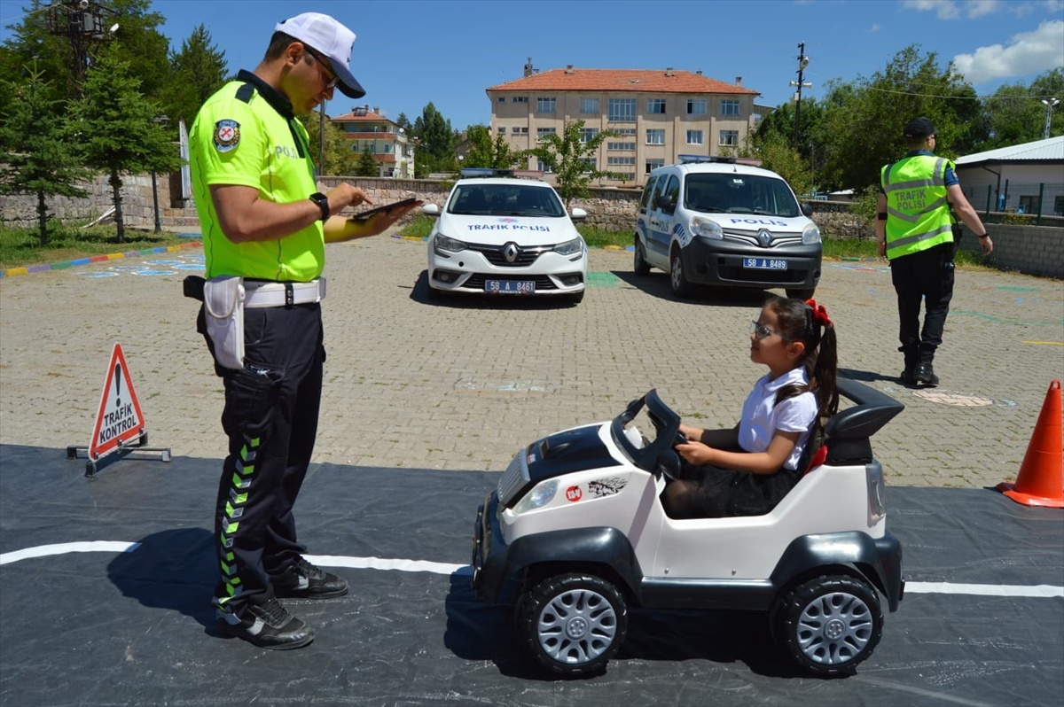 Anaokulu Öğrencilerine Trafik Eğitimi