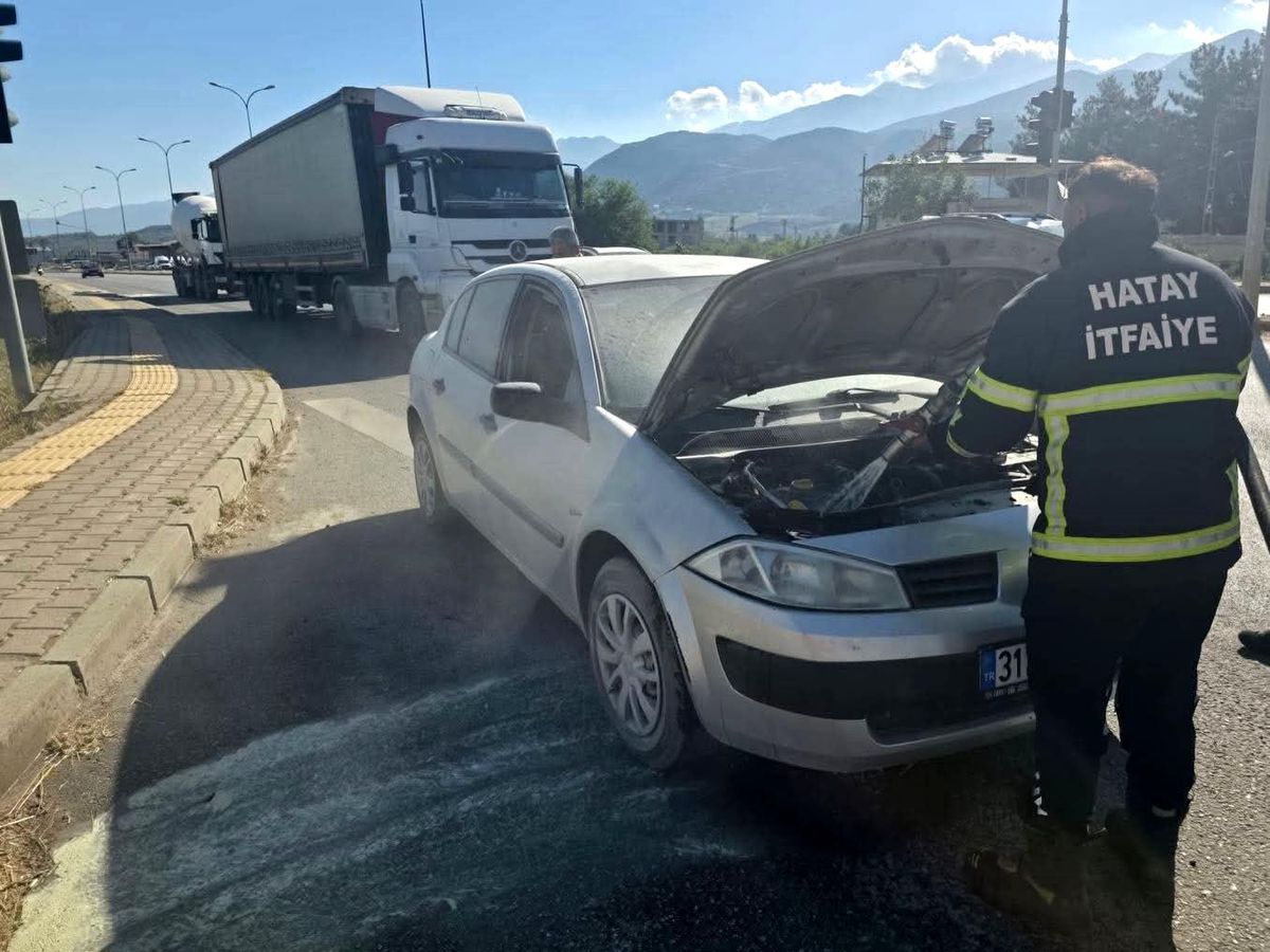 Hatay\'da Seyir Halindeki Araçta Yangın