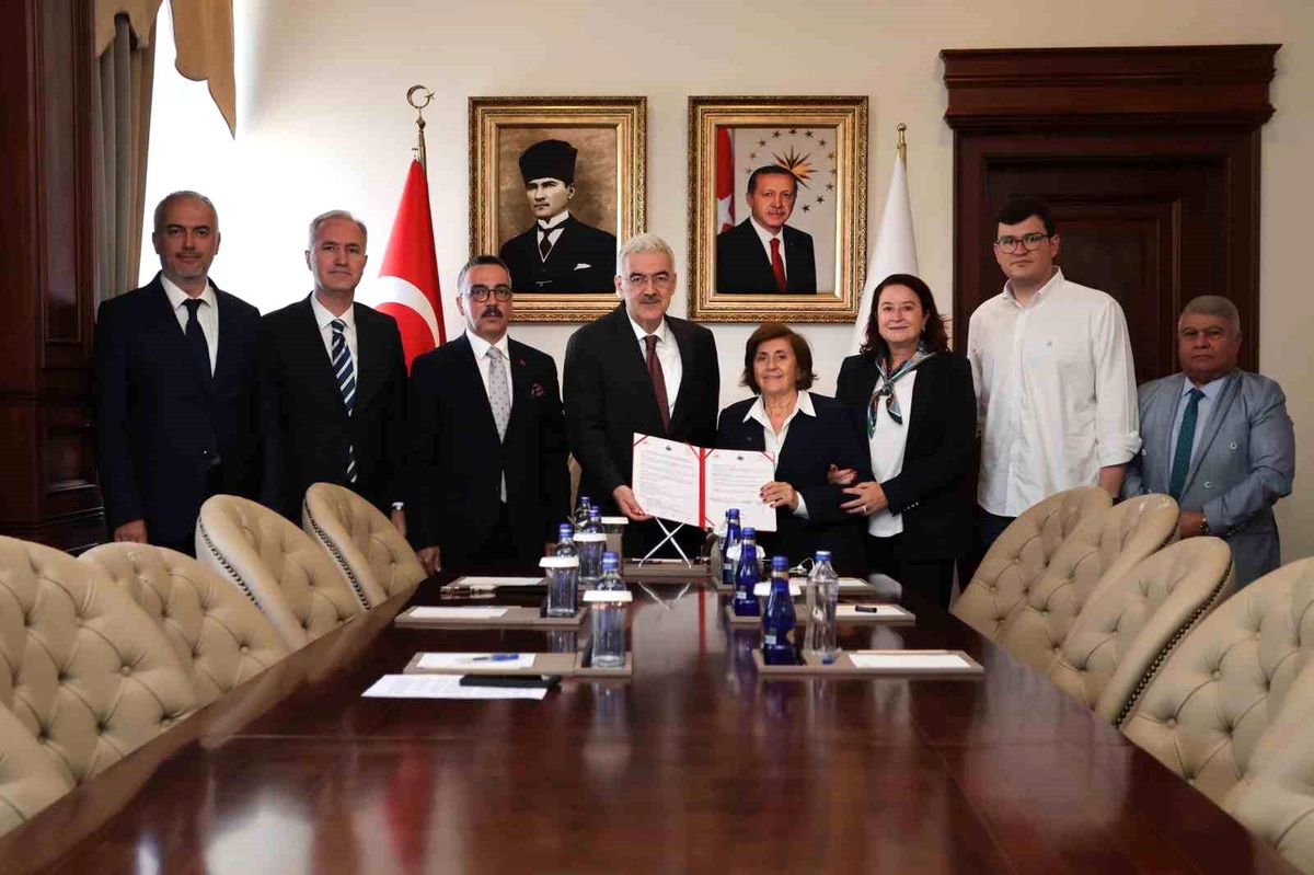 İnegöl\'de 7 birimli Aile Sağlığı Merkezi için bağış protokolü imzalandı