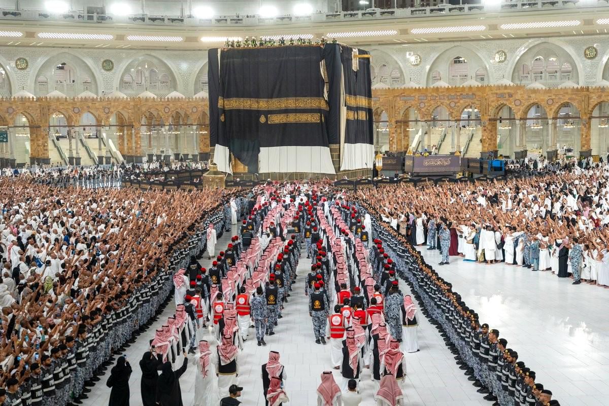 Kabe\'nin İpek Örtüsü Yenilendi