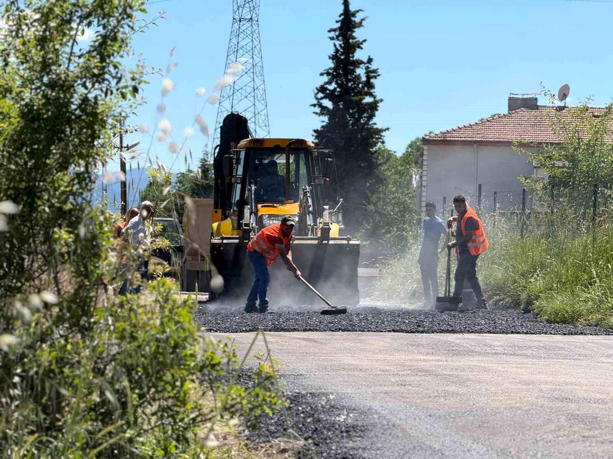 Karabük\'te sıcak asfalt çalışmaları devam ediyor