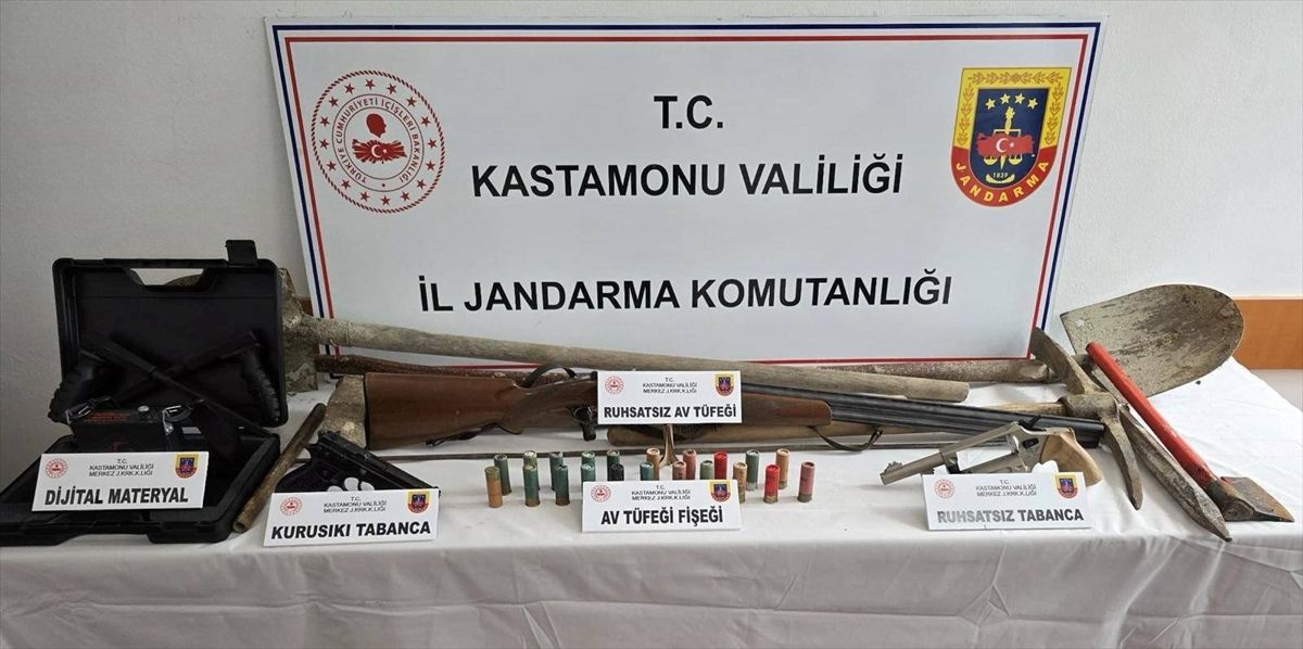 Kastamonu\'da Kaçakçılık Operasyonu: 13 Gözaltı