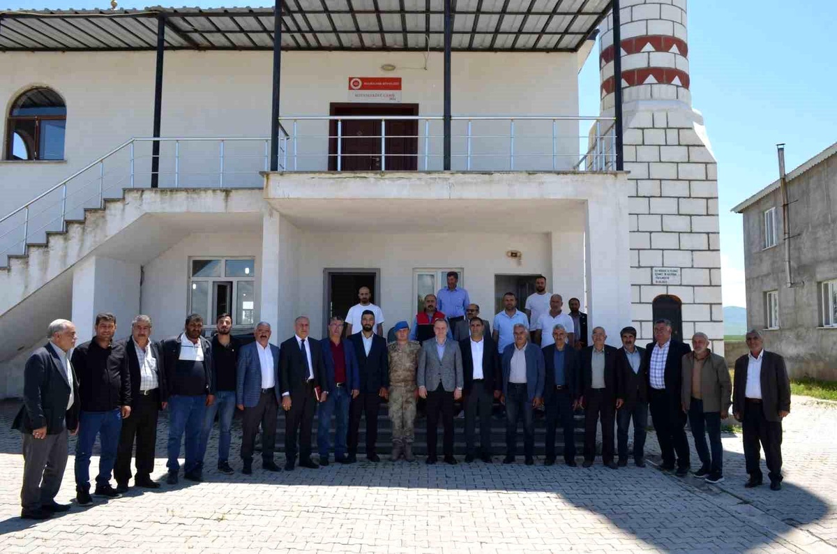 Kaymakam Koşansu köy köy gezerek vatandaşın talebini dinliyor