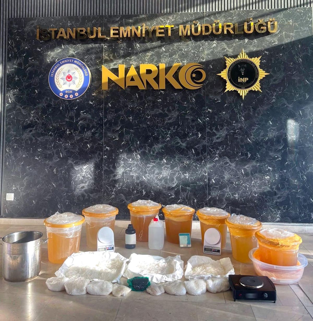 Küçükçekmece\'de 90 Kilo Uyuşturucu Ele Geçirildi