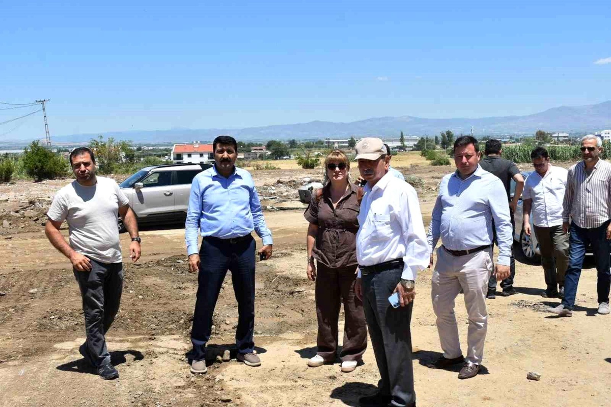 Manisa Büyükşehir Belediyesi Salihli\'de yaraları sarıyor