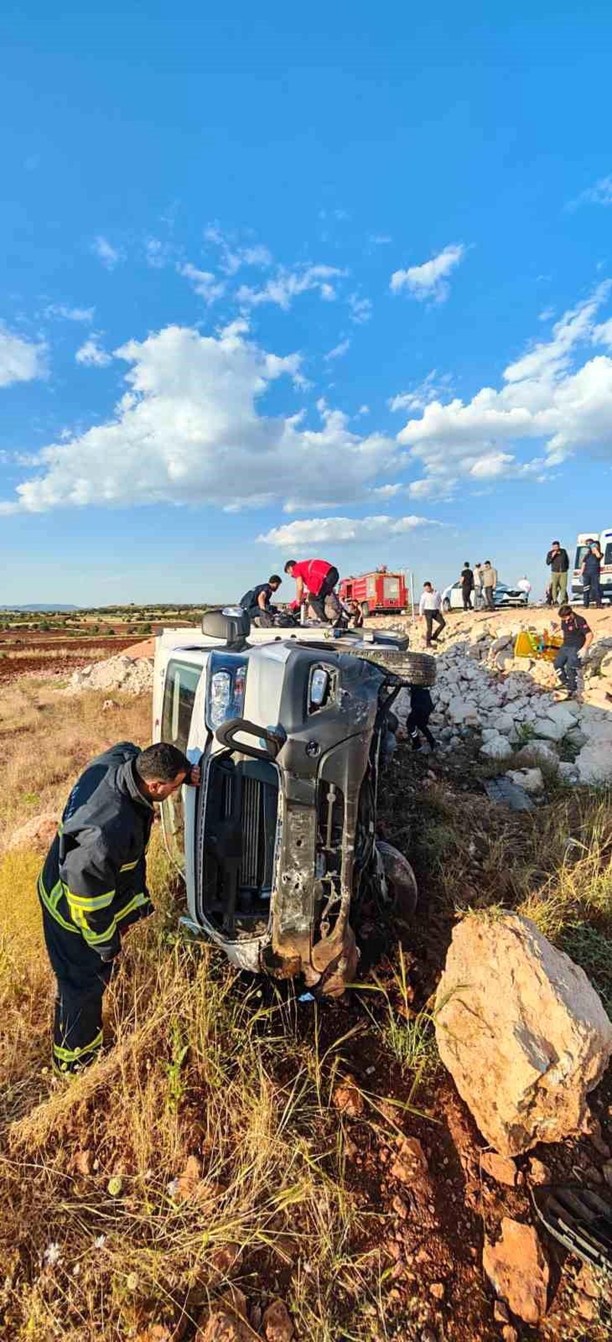 Mardin\'de Kızılay Kamyoneti Kaza Yaptı