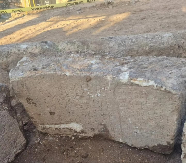Mardin'de peyzaj çalışmasında yazılı tarihi kitabeler bulundu