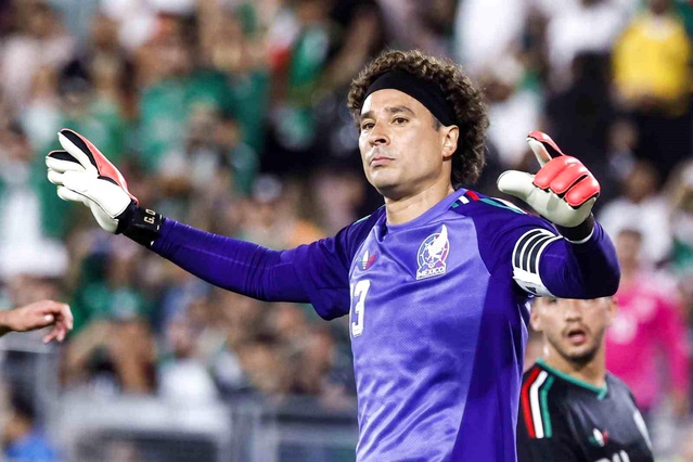 Ochoa Futbola Veda Ediyor
