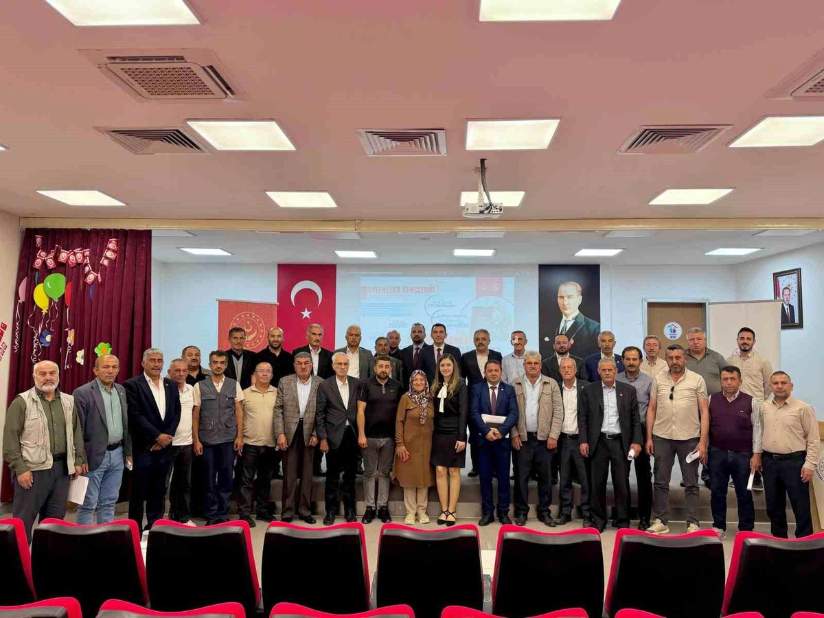 Niğde\'de Muhtarlara Sosyal Hizmet Sunumu
