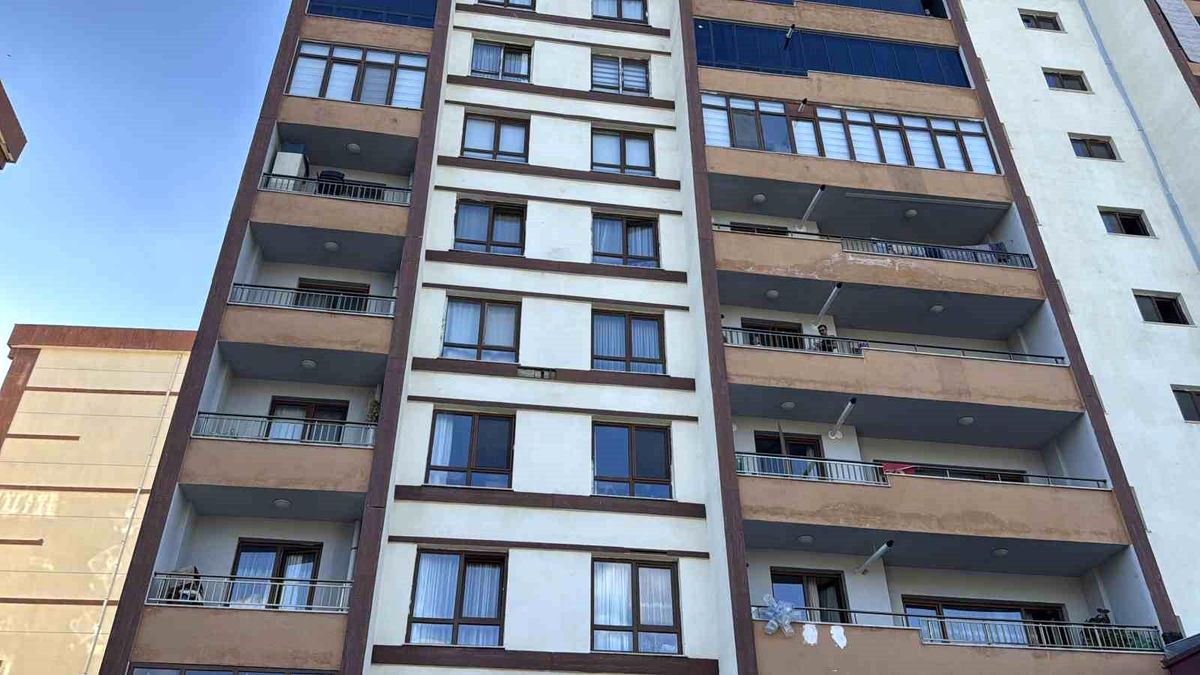 2 Yaşındaki Çocuk Düşerek Hayatını Kaybetti