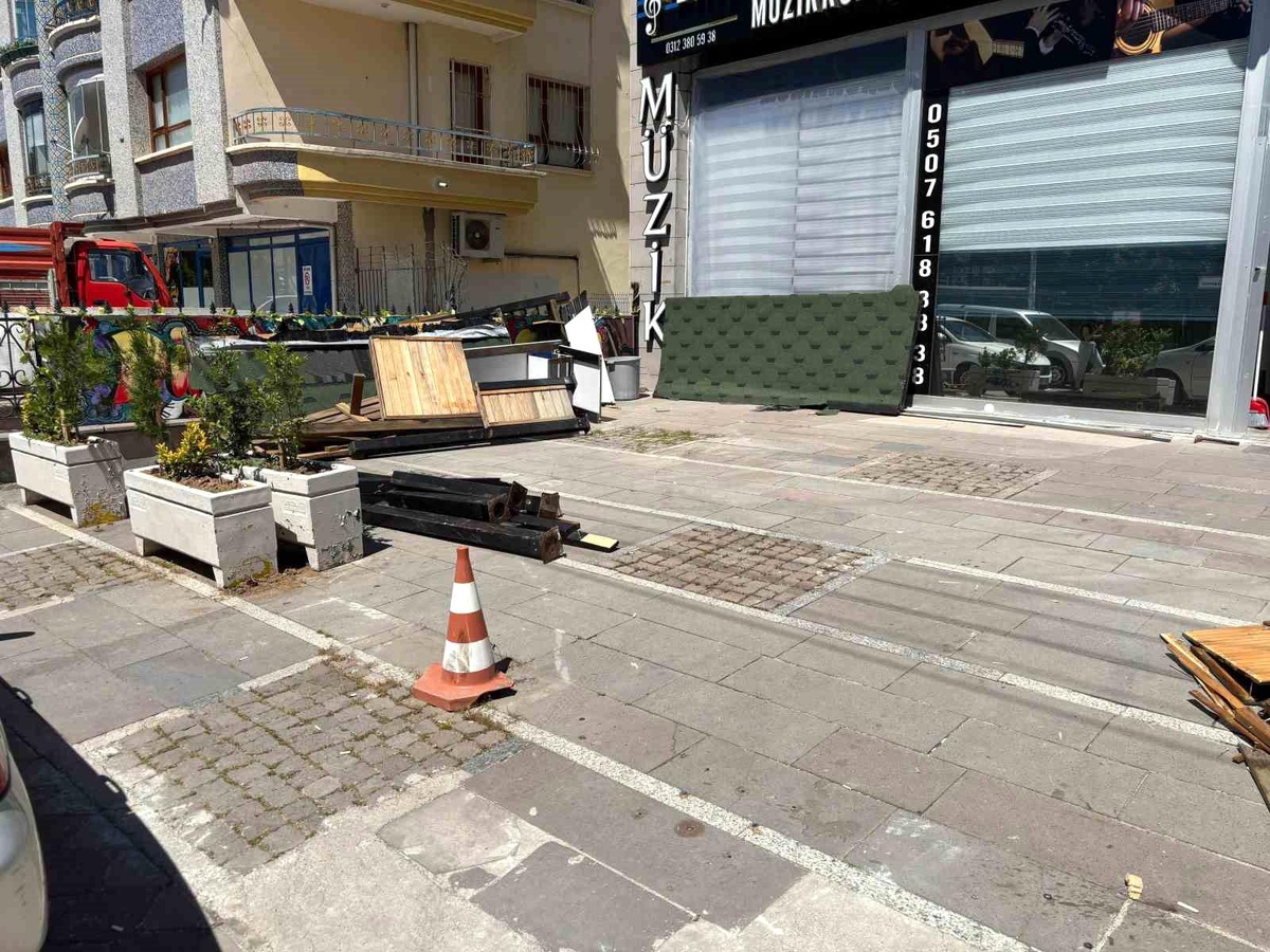 Ankara\'da Kontrolden Çıkan Araç Müzik Kursuna Girdi