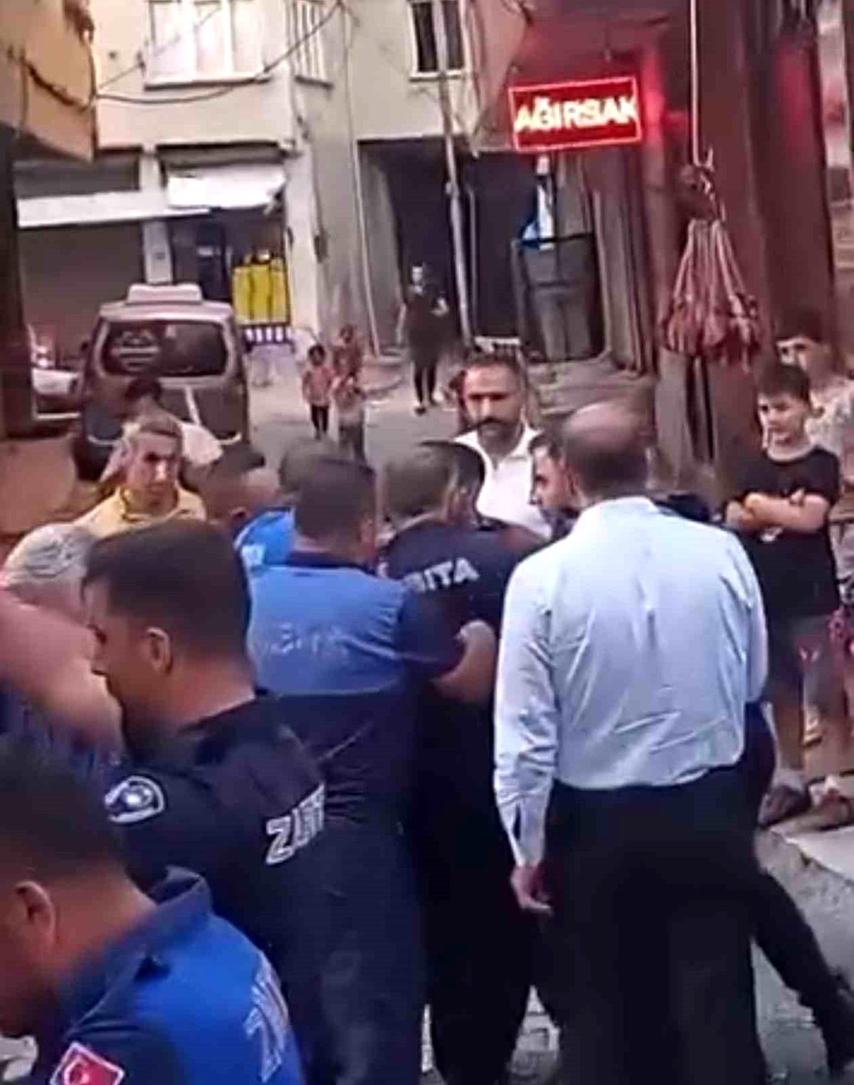 Siirt\'te zabıtadan seyyar satıcılara yönelik kapsamlı denetim