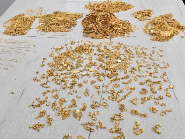 Sınırda milyonluk operasyon! Araçtan kilo kilo altın çıktı