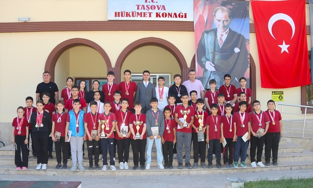 Başarılı Sporcular Kaymakam’ı Ziyaret Etti