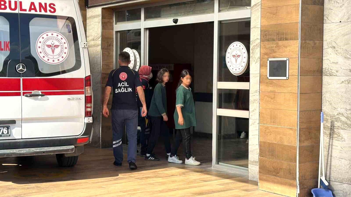 Okulda Zehirlenme Şüphesi: 12 Öğrenci Hastaneye Kaldırıldı